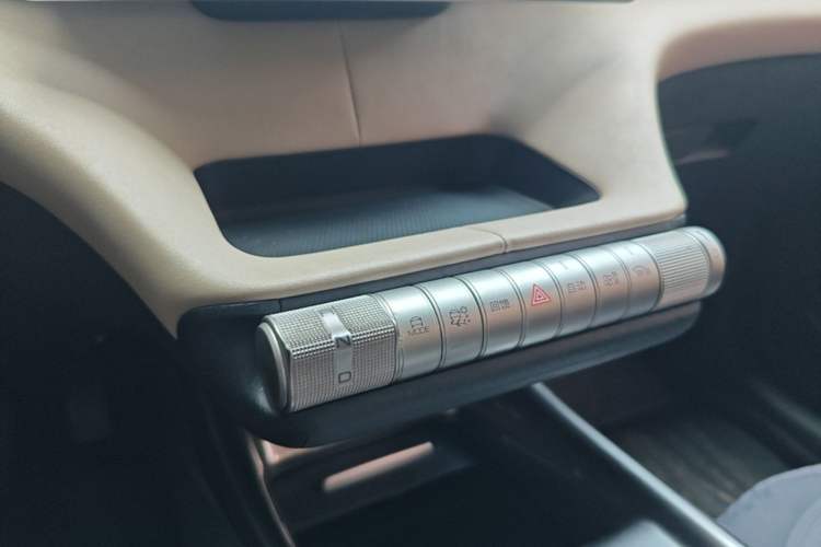 Used BYD Dolphin 2023 420 km Fashion Edition Gear Lever