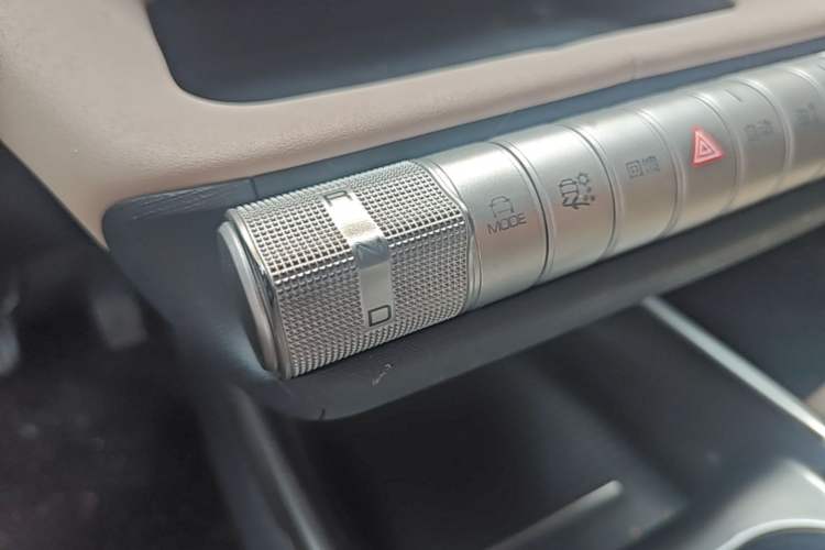 Used BYD Dolphin 2023 420 km Fashion Edition Gear Lever
