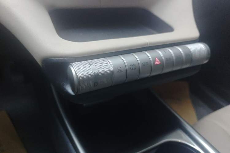 Used BYD Dolphin 2023 420 km Fashion Edition Gear Lever