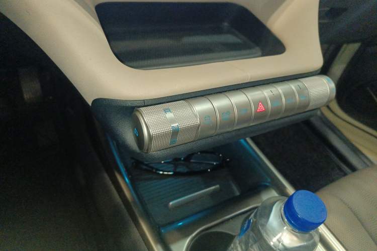 Used BYD Dolphin 2023 420 km Fashion Edition Gear Lever