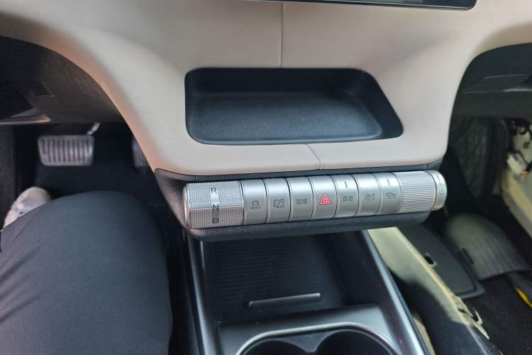 Used BYD Dolphin 2023 420 km Fashion Edition Gear Lever