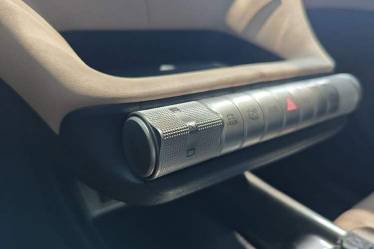 Used BYD Dolphin 2023 420 km Fashion Edition Gear Lever