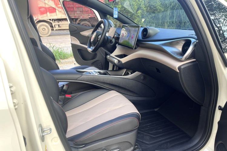 Used BYD Dolphin 2023 420 km Fashion Edition Interior 2