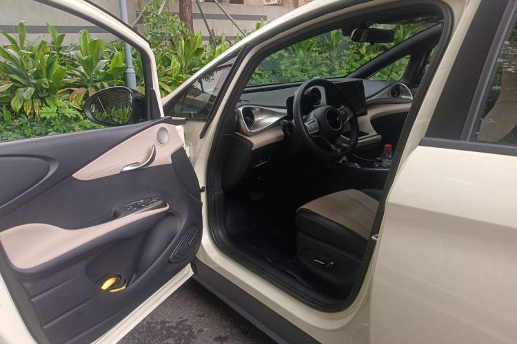 Used BYD Dolphin 2023 420 km Fashion Edition Interior 3