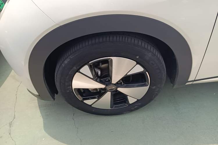 Used BYD Dolphin 2023 420 km Fashion Edition Left Front Wheel Hub