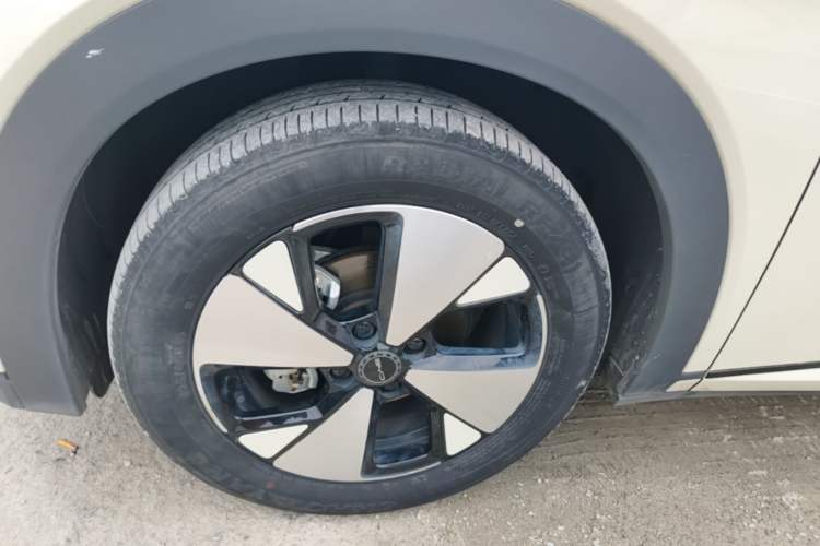 Used BYD Dolphin 2023 420 km Fashion Edition Left Front Wheel Hub