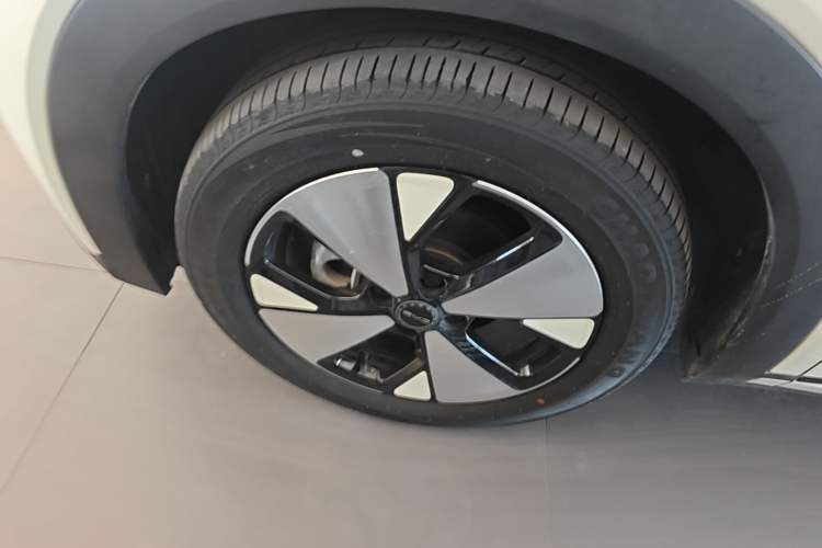 Used BYD Dolphin 2023 420 km Fashion Edition Left Front Wheel Hub