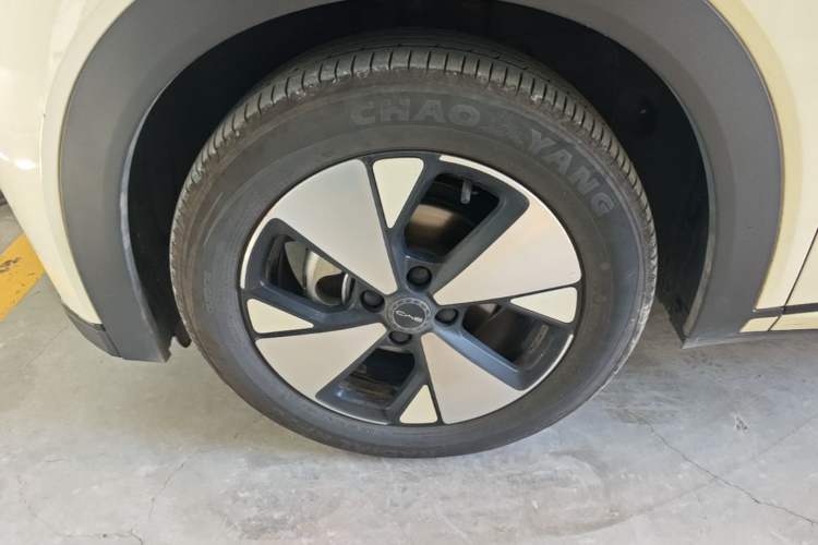 Used BYD Dolphin 2023 420 km Fashion Edition Left Front Wheel Hub
