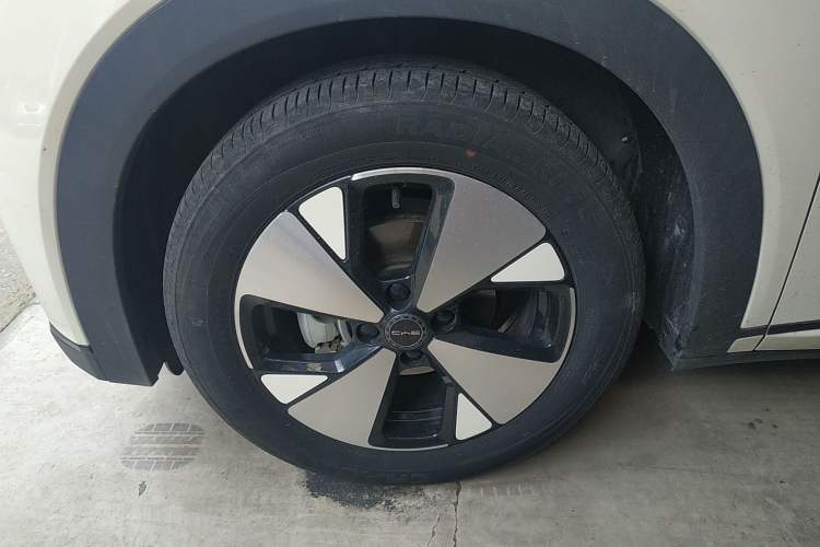 Used BYD Dolphin 2023 420 km Fashion Edition Left Front Wheel Hub