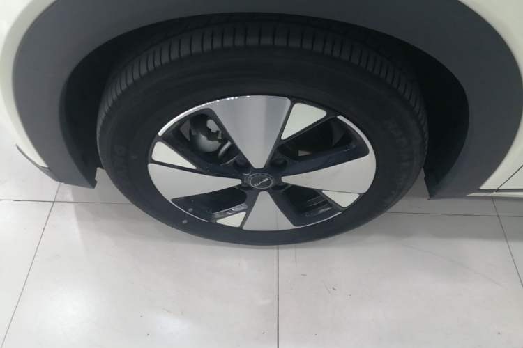 Used BYD Dolphin 2023 420 km Fashion Edition Left Front Wheel Hub