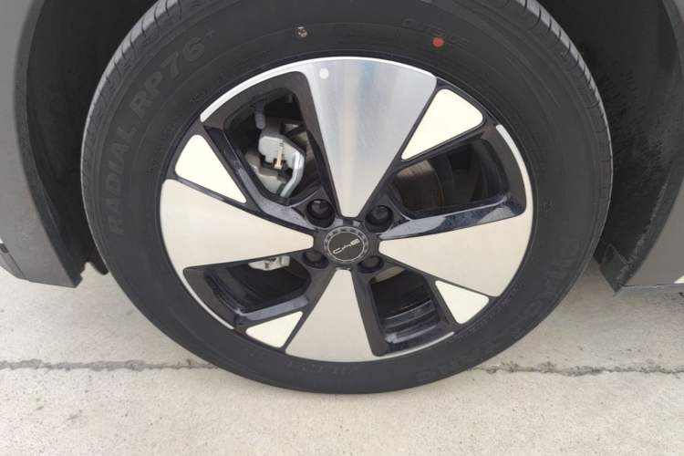 Used BYD Dolphin 2023 420 km Free Version Left Front Wheel Hub