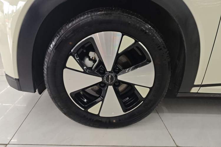 Used BYD Dolphin 2023 420 km Fashion Edition Left Front Wheel Hub