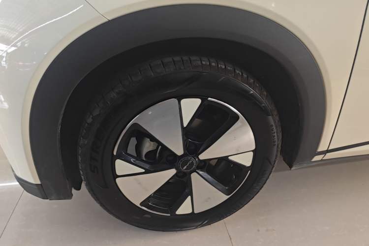 Used BYD Dolphin 2023 420 km Fashion Edition Left Front Wheel Hub