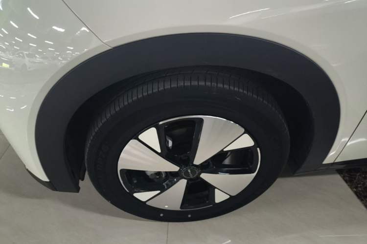 Used BYD Dolphin 2023 420 km Fashion Edition Left Front Wheel Hub