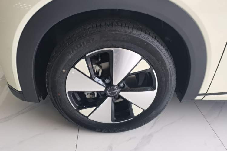 Used BYD Dolphin 2023 420 km Fashion Edition Left Front Wheel Hub