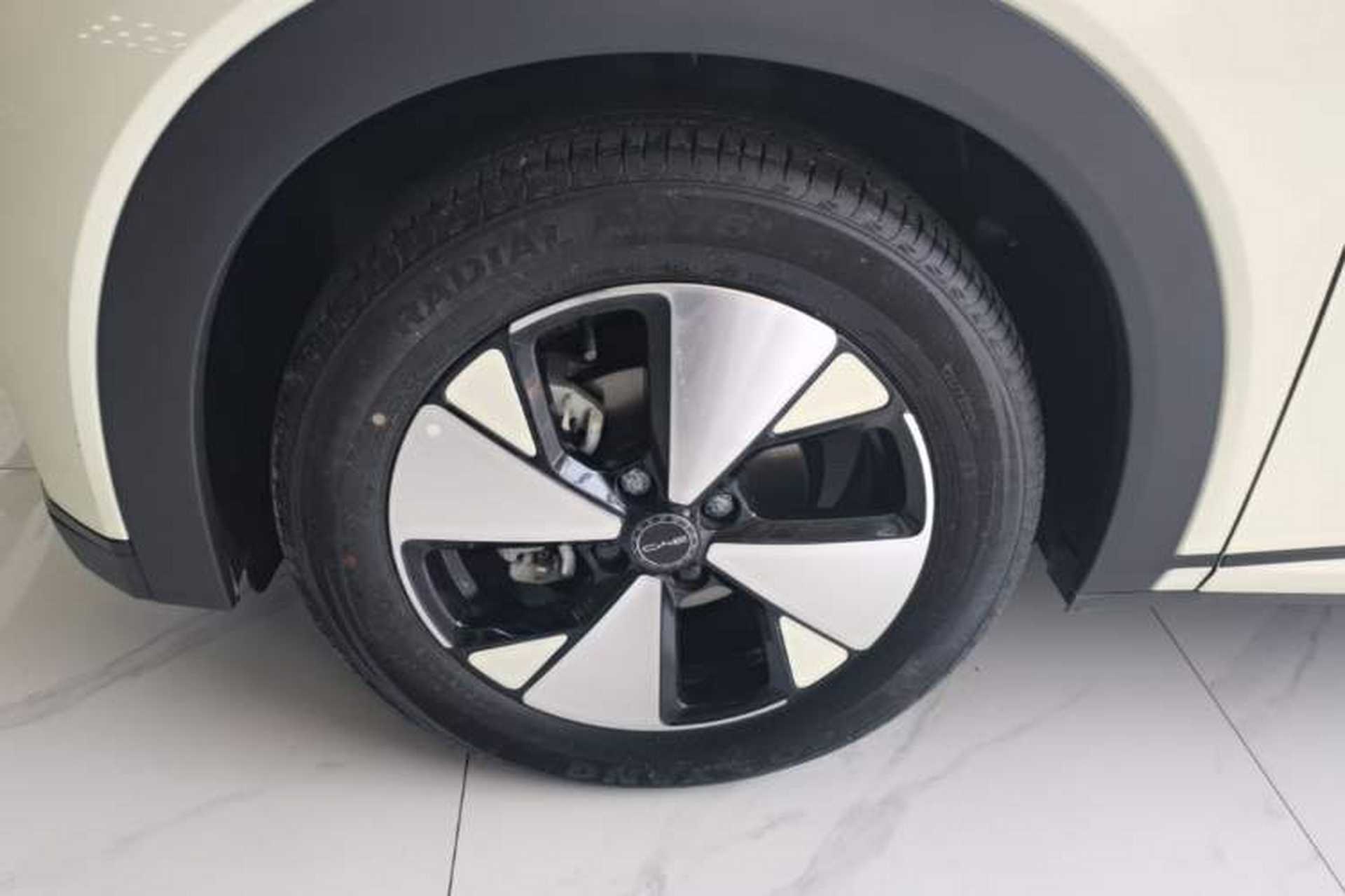Used BYD Dolphin 2023 420 km Fashion Edition Left Front Wheel Hub