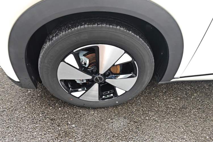 Used BYD Dolphin 2023 420 km Fashion Edition Left Front Wheel Hub