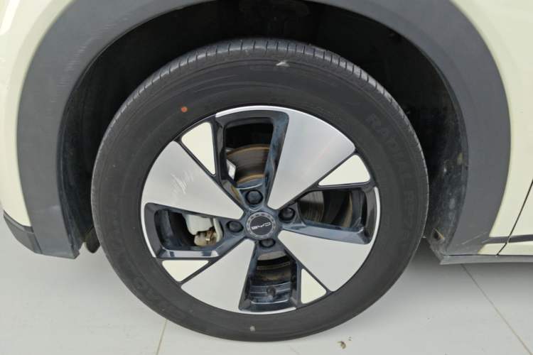 Used BYD Dolphin 2023 420 km Fashion Edition Left Front Wheel Hub