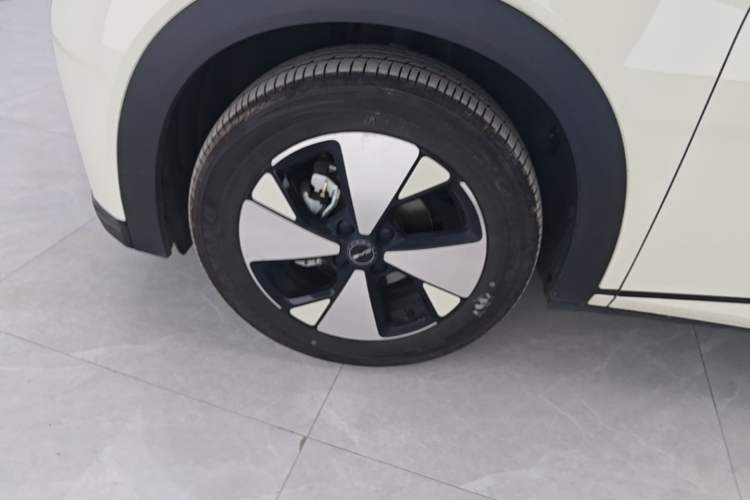 Used BYD Dolphin 2023 420 km Fashion Edition Left Front Wheel Hub