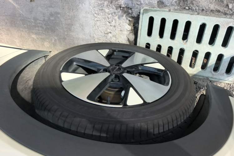 Used BYD Dolphin 2023 420 km Fashion Edition Left Front Wheel Hub