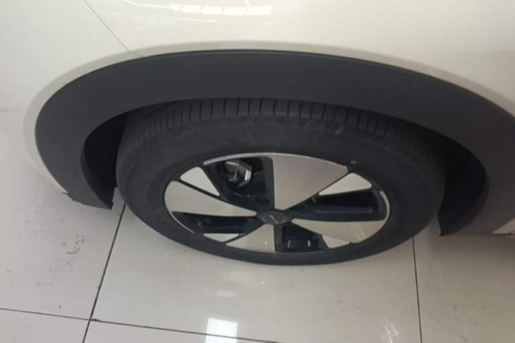 Used BYD Dolphin 2023 420 km Fashion Edition Left Front Wheel Hub