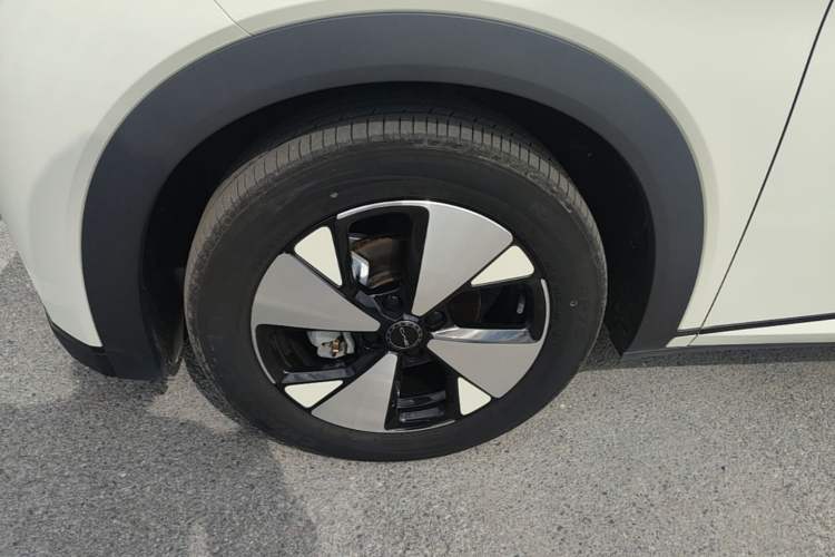 Used BYD Dolphin 2023 420 km Fashion Edition Left Front Wheel Hub
