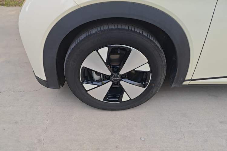 Used BYD Dolphin 2023 420 km Fashion Edition Left Front Wheel Hub