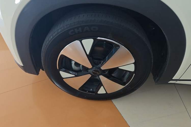 Used BYD Dolphin 2023 420 km Fashion Edition Left Front Wheel Hub