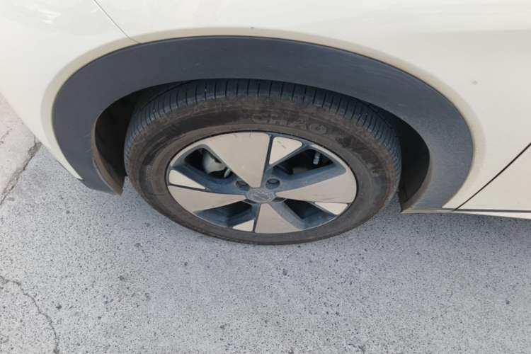 Used BYD Dolphin 2023 420 km Fashion Edition Left Front Wheel Hub