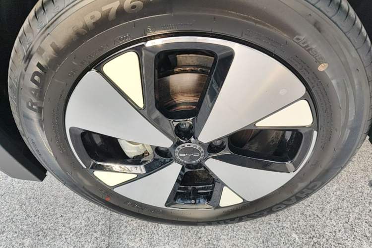 Used BYD Dolphin 2023 420 km Fashion Edition Left Front Wheel Hub