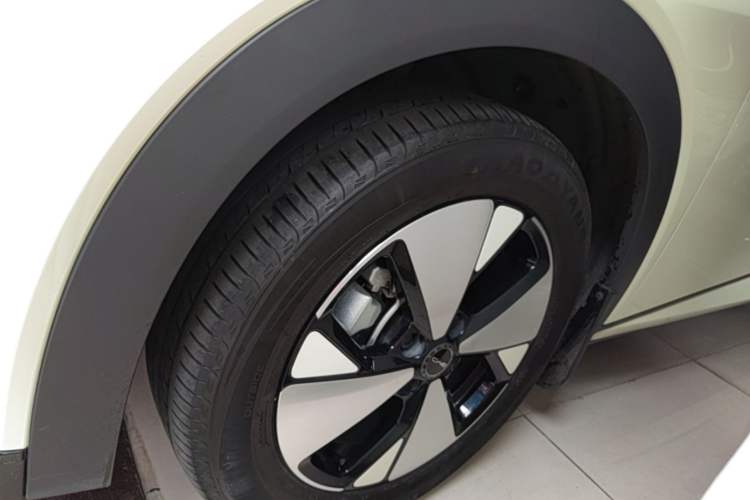 Used BYD Dolphin 2023 420 km Free Version Left Front Wheel Hub