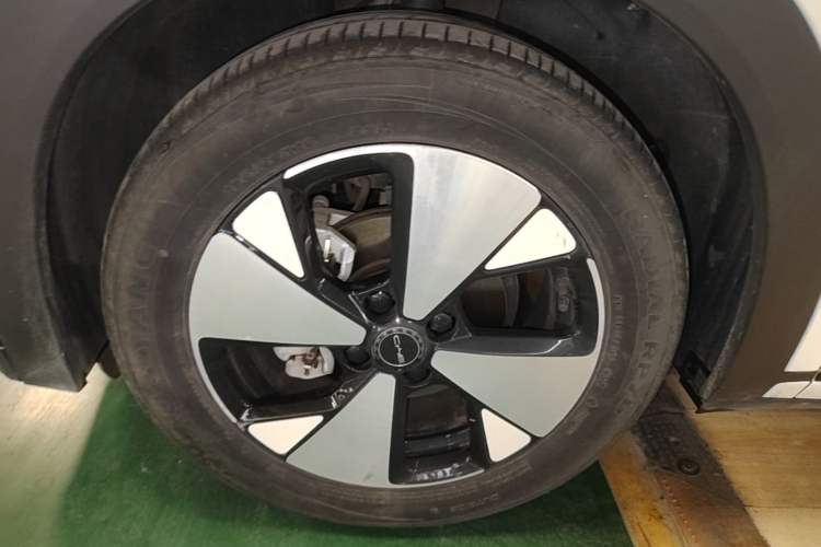 Used BYD Dolphin 2023 420 km Fashion Edition Left Front Wheel Hub