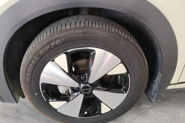 Used BYD Dolphin 2023 420 km Fashion Edition Left Front Wheel Hub