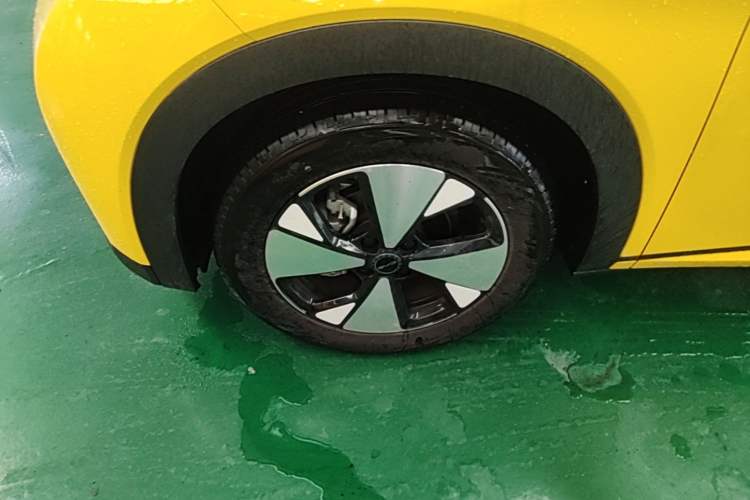Used BYD Dolphin 2023 420 km Fashion Edition Left Front Wheel Hub