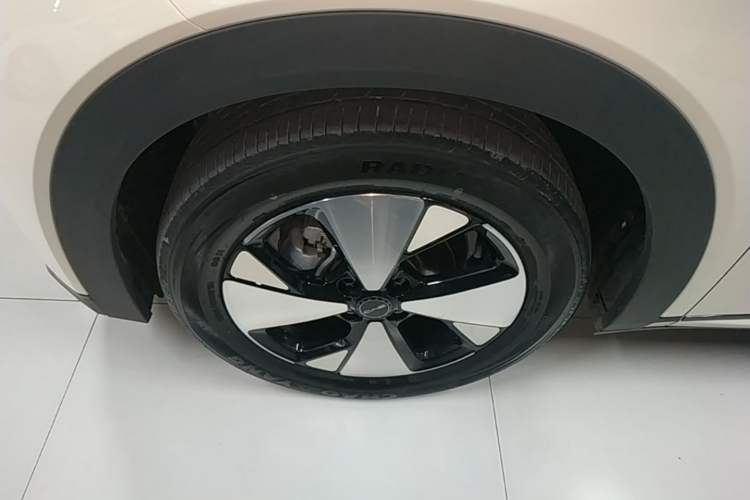 Used BYD Dolphin 2023 420 km Fashion Edition Left Front Wheel Hub