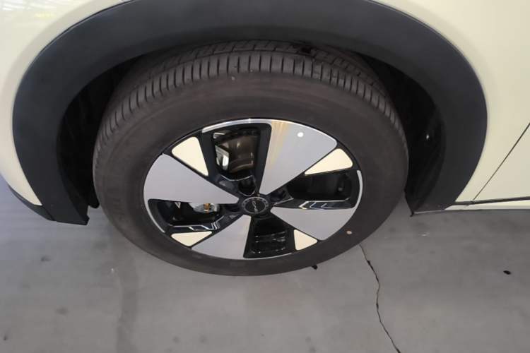 Used BYD Dolphin 2023 420 km Fashion Edition Left Front Wheel Hub