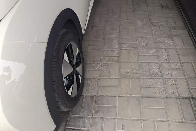 Used BYD Dolphin 2023 420 km Fashion Edition Left Front Wheel Hub