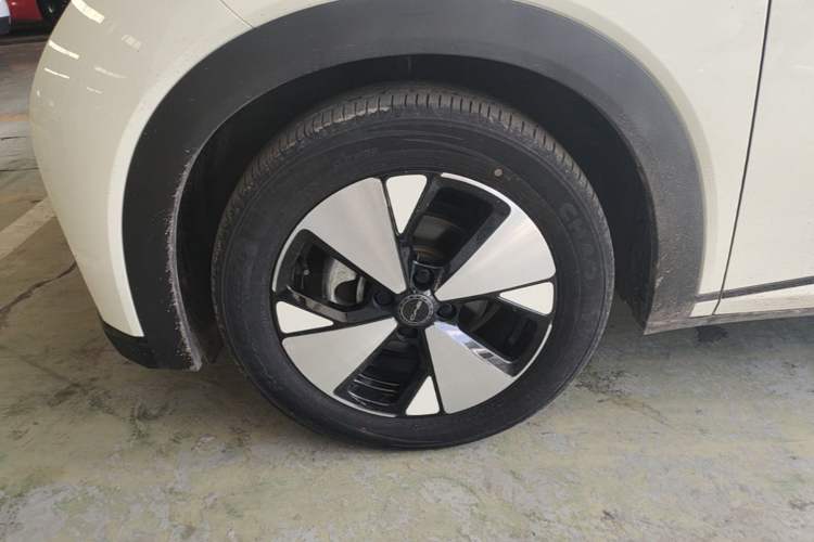Used BYD Dolphin 2023 420 km Fashion Edition Left Front Wheel Hub