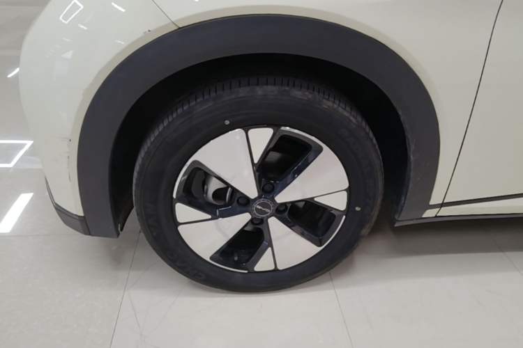 Used BYD Dolphin 2023 420 km Fashion Edition Left Front Wheel Hub