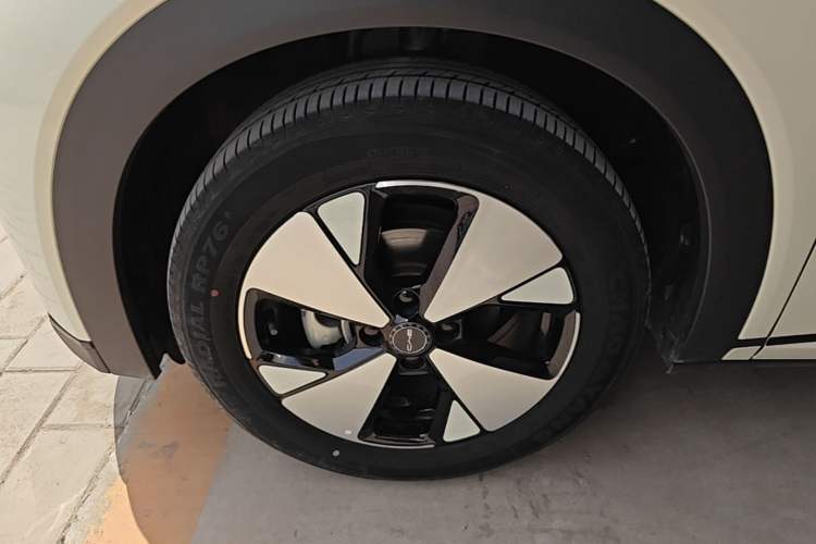 Used BYD Dolphin 2023 420 km Fashion Edition Left Front Wheel Hub