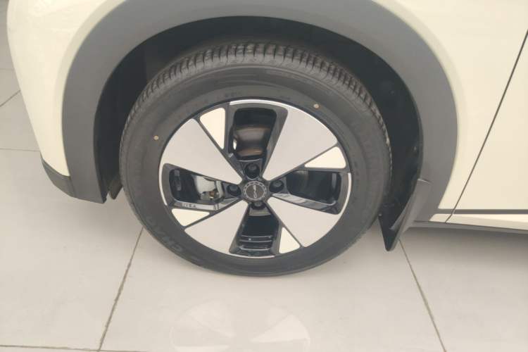 Used BYD Dolphin 2023 420 km Fashion Edition Left Front Wheel Hub
