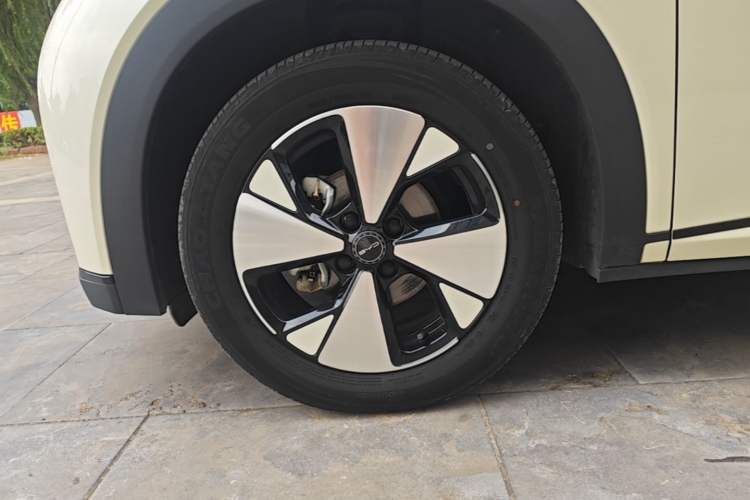 Used BYD Dolphin 2023 420 km Fashion Edition Left Front Wheel Hub