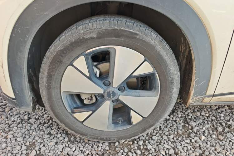 Used BYD Dolphin 2023 420 km Fashion Edition Left Front Wheel Hub