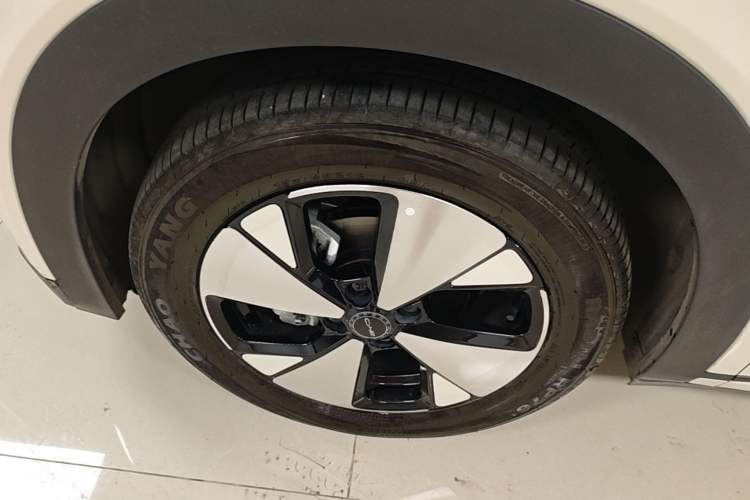Used BYD Dolphin 2023 420 km Fashion Edition Left Front Wheel Hub
