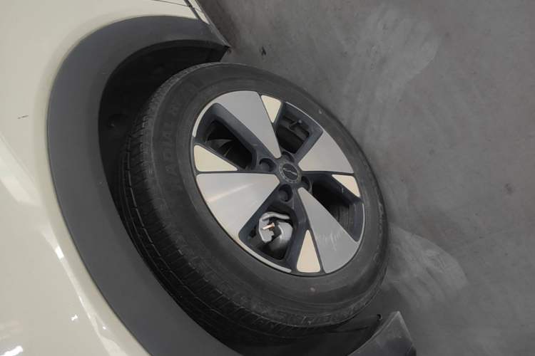 Used BYD Dolphin 2023 420 km Fashion Edition Left Front Wheel Hub