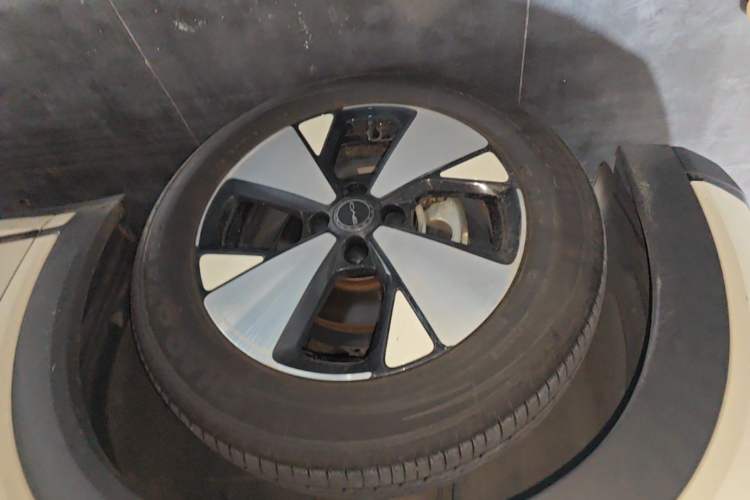 Used BYD Dolphin 2023 420 km Fashion Edition Left Front Wheel Hub