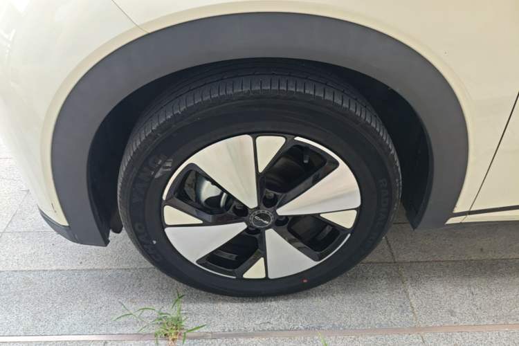 Used BYD Dolphin 2023 420 km Fashion Edition Left Front Wheel Hub
