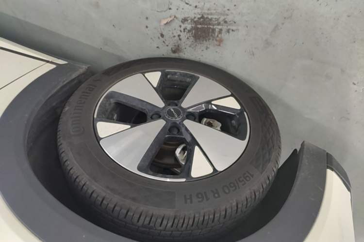 Used BYD Dolphin 2023 420 km Fashion Edition Left Front Wheel Hub