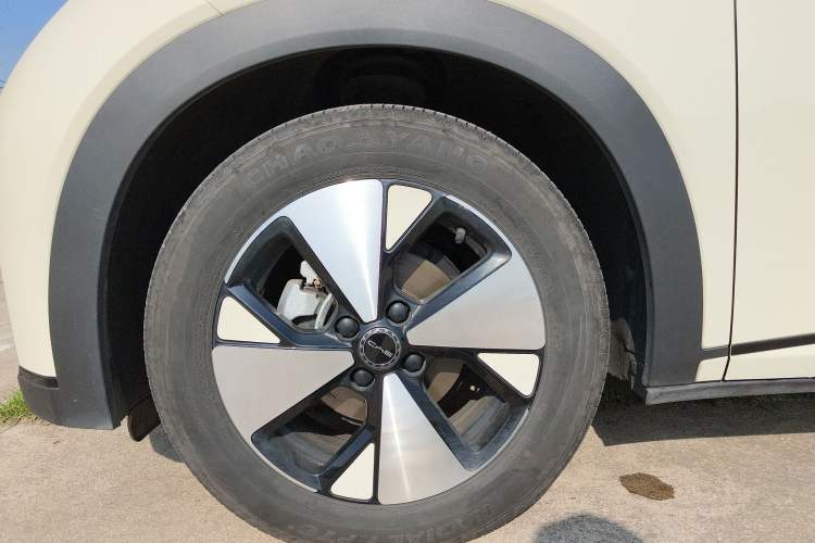 Used BYD Dolphin 2023 420 km Fashion Edition Left Front Wheel Hub