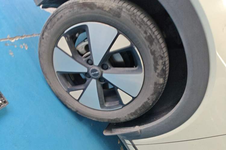 Used BYD Dolphin 2023 420 km Fashion Edition Left Front Wheel Hub